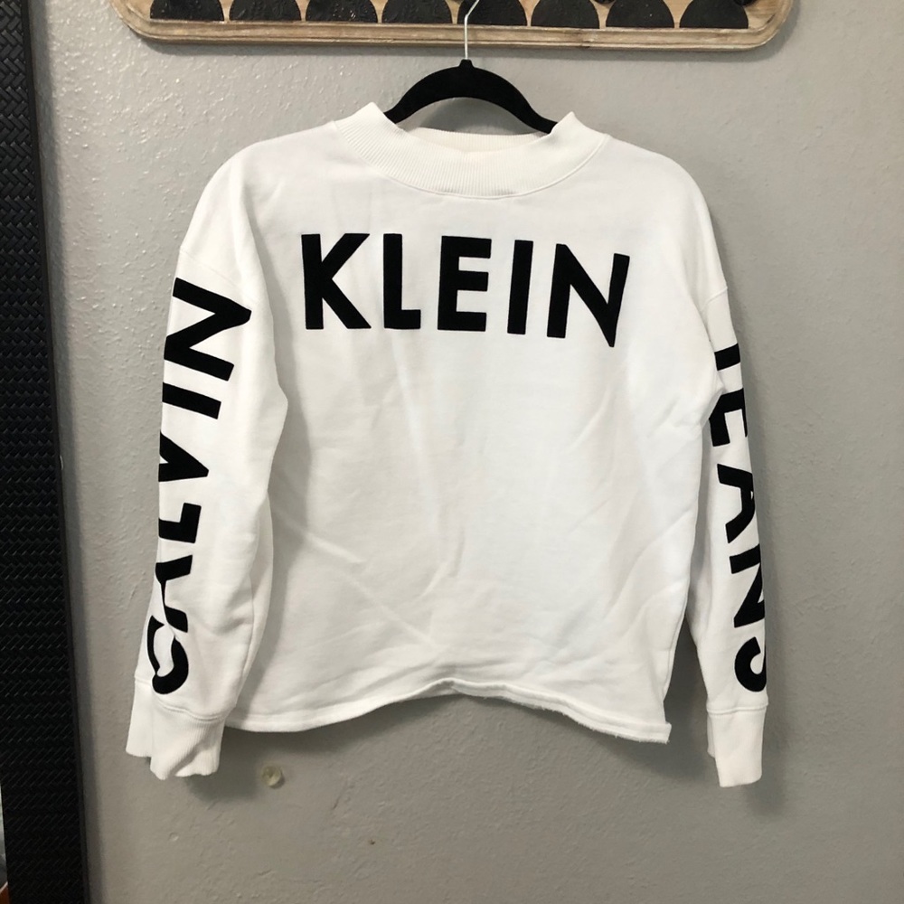 White Calvin Klein sweatshirt